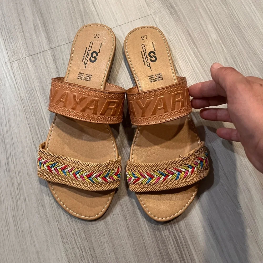 NWOT Artesanal made in MEXICO NAYARIT Colorful Sandals with‎ Tan Accents